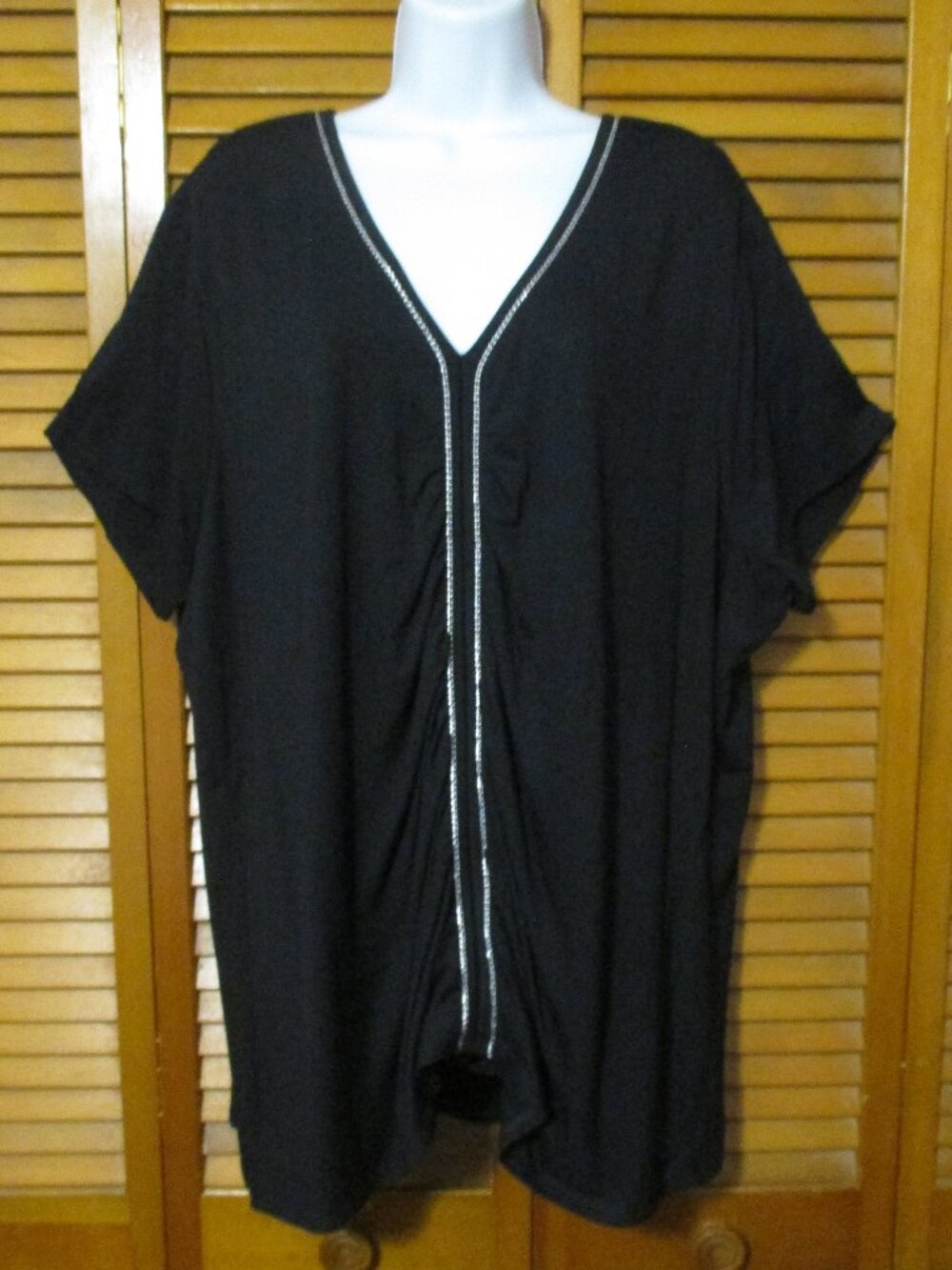 Colleen Lopez top dressy V neck, silver chain gathered front, black size 3x